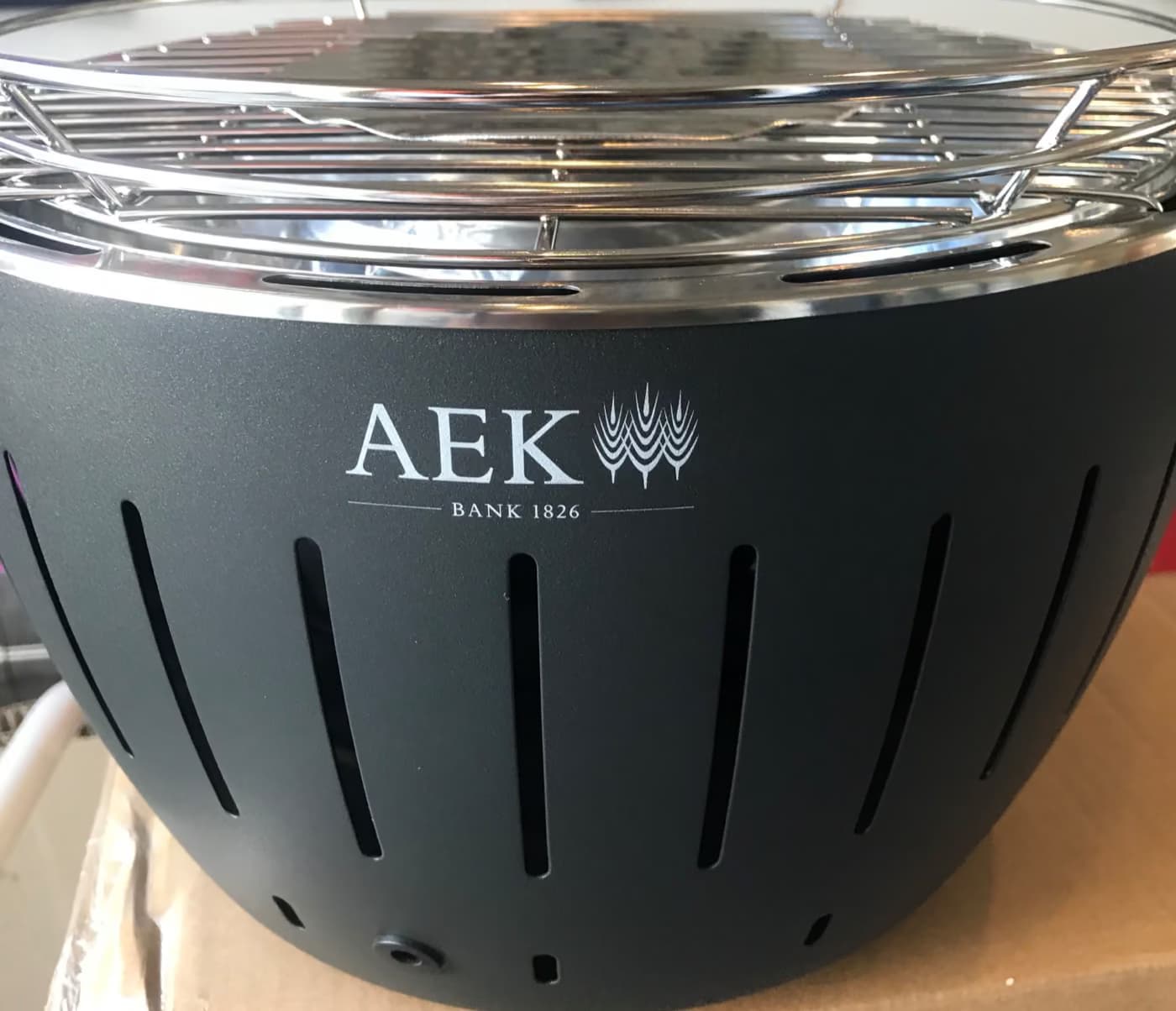 AEK BANK 1826: Druck auf Metall