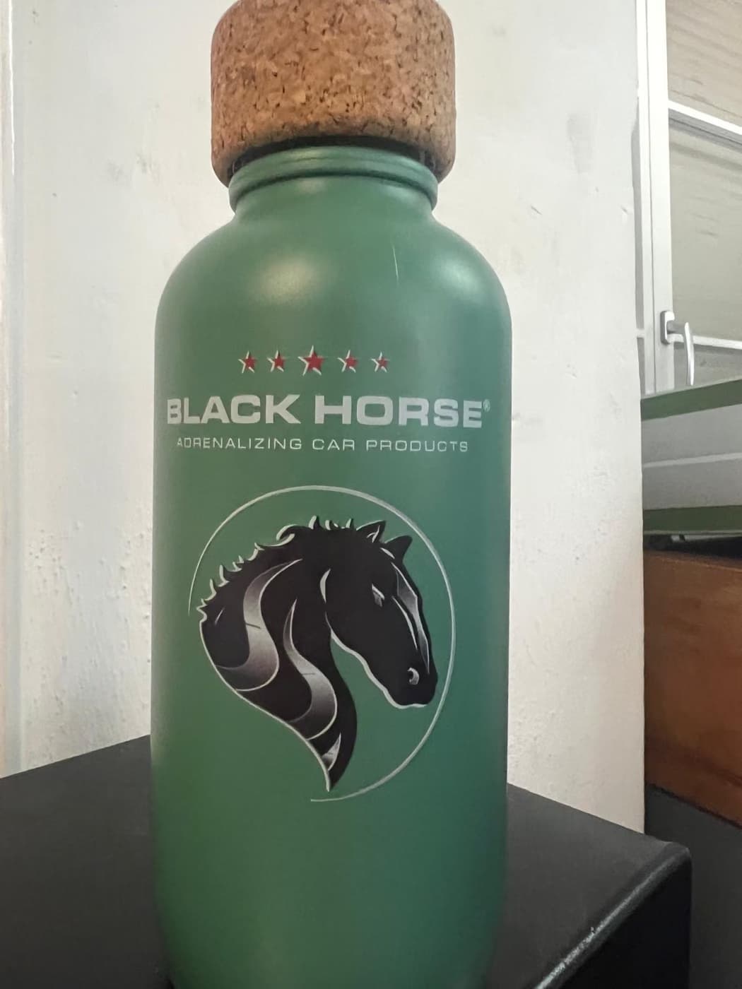 BLACK HORSE: Runddruck auf Metall